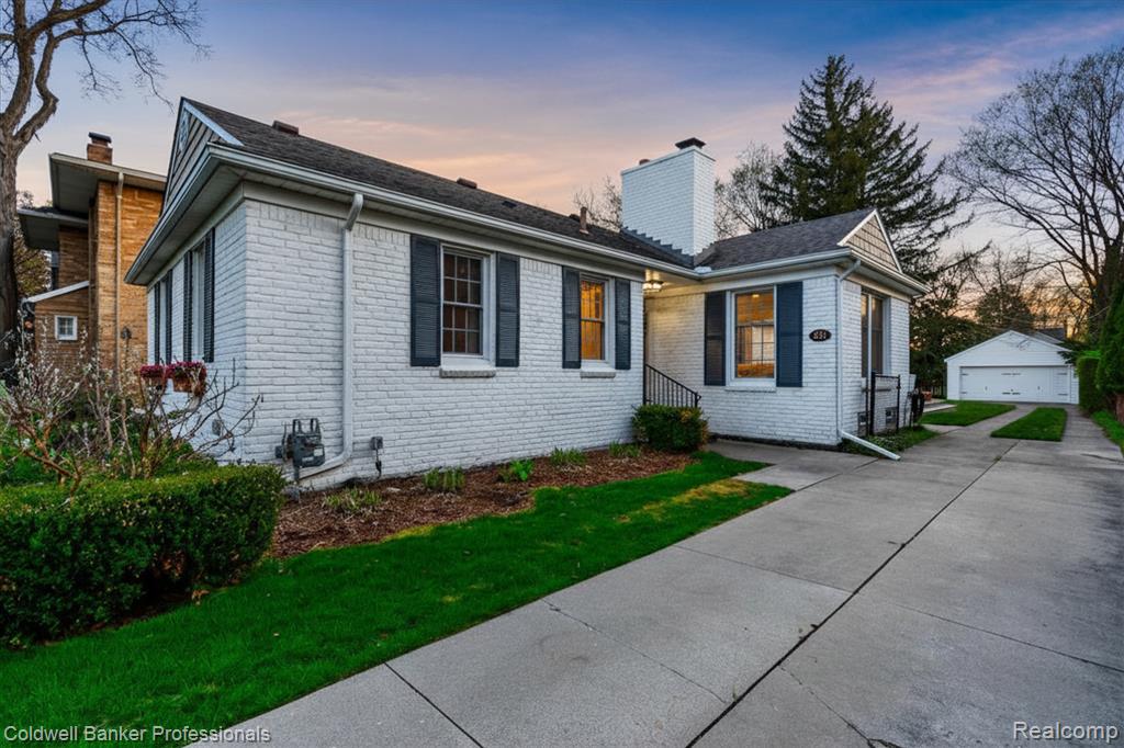631 Washington Road, Grosse Pointe, MI 48230 — Photo 2