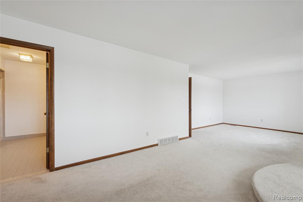 9502 Fenwin Drive, Grand Blanc, MI 48439 — Photo 31