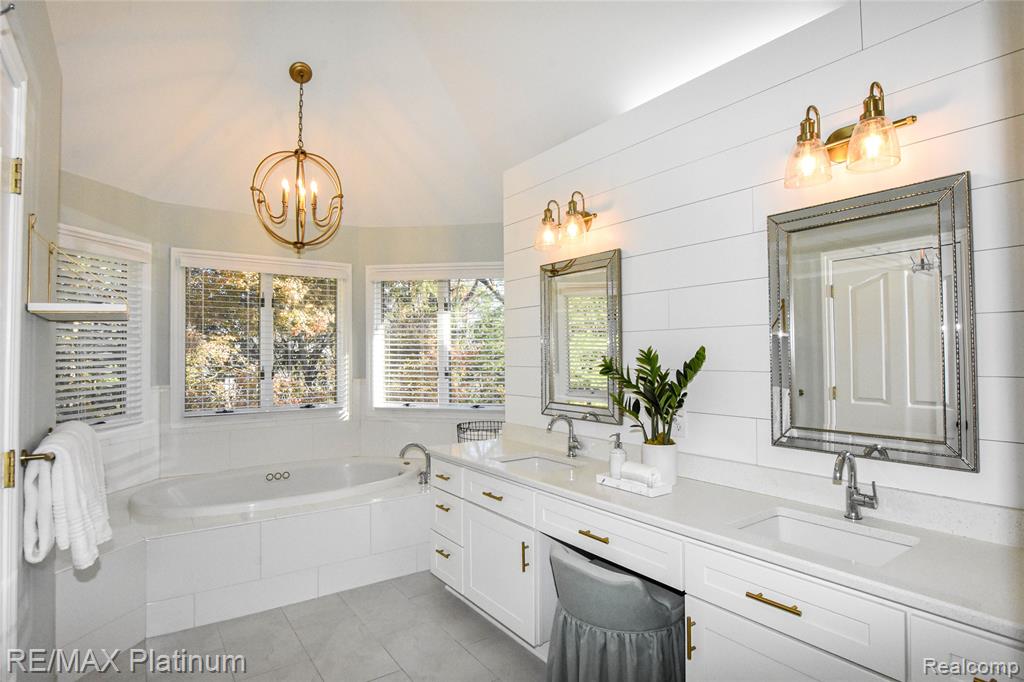 4215 Rolling Pines Court, Commerce Twp, MI 48382 — Photo 37