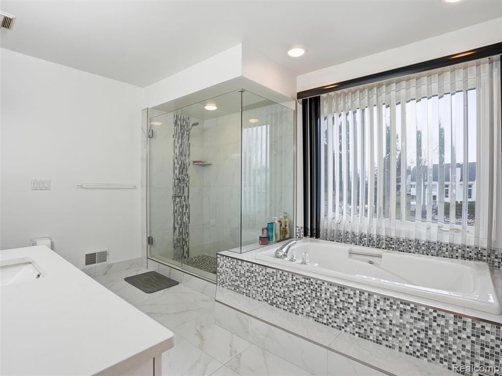 3827 Manchester Court, Bloomfield Hills, MI 48302 — Photo 27