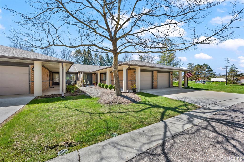 985 Wexford Way, 34, Rochester Hills, MI 48307 — front exterior