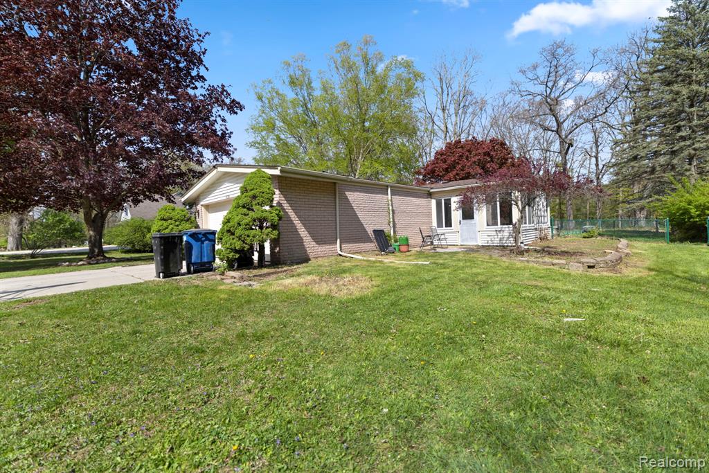 8130 Ravine Drive, Westland, MI — Photo 3