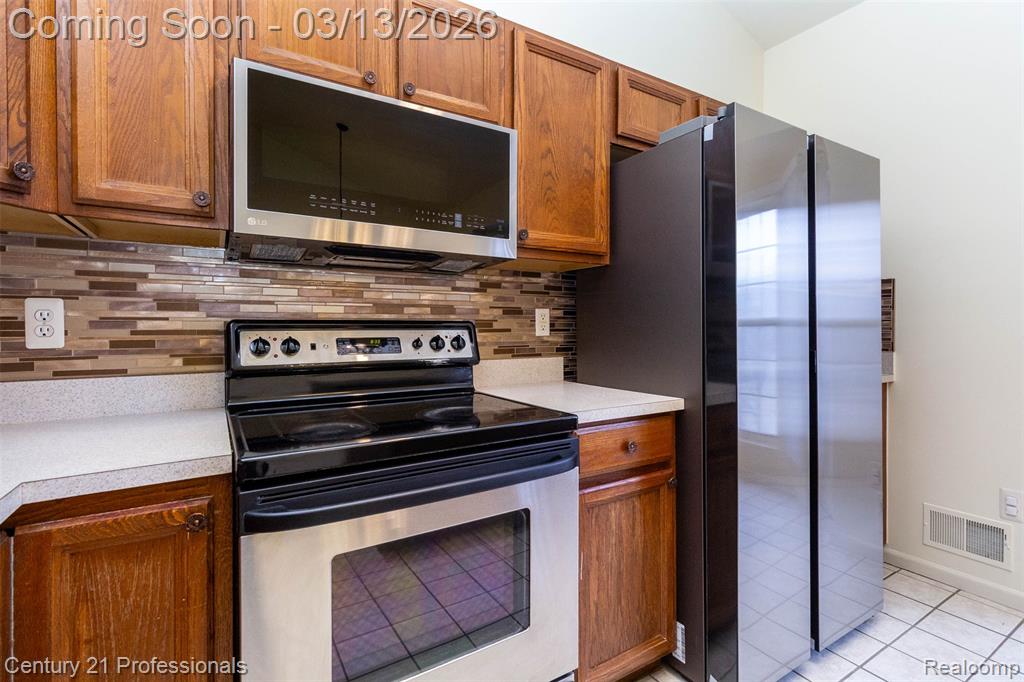 912 Sandalwood Drive, Troy, MI 48085 — Photo 15