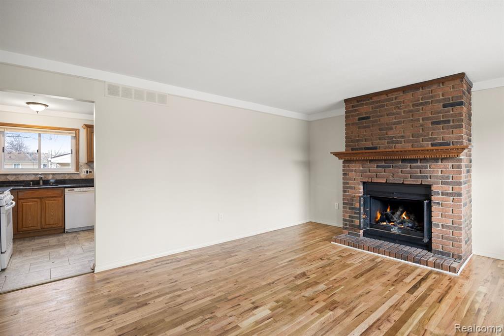 9870 FAIRBANKS Street, Belleville, MI 48111 — Photo 4