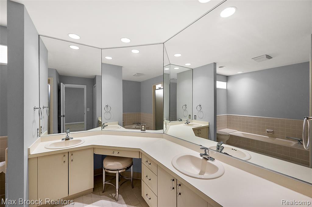 5175 Woodlands Drive, Bloomfield Hills, MI 48302 — Photo 15