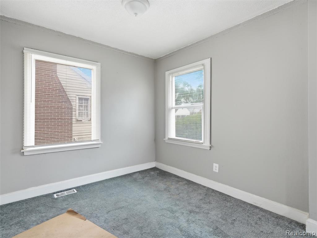 9586 Mansfield Street, Detroit, MI 48227 — Photo 6