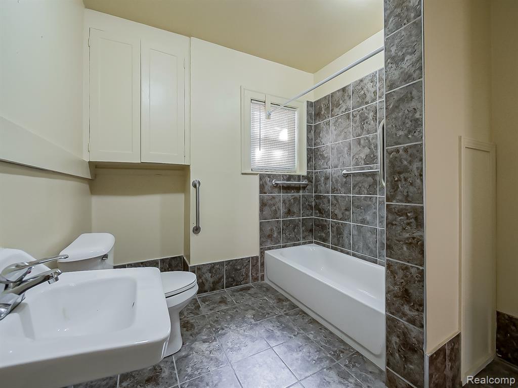 491 E GRAND Boulevard, Detroit, MI 48207 — Photo 39