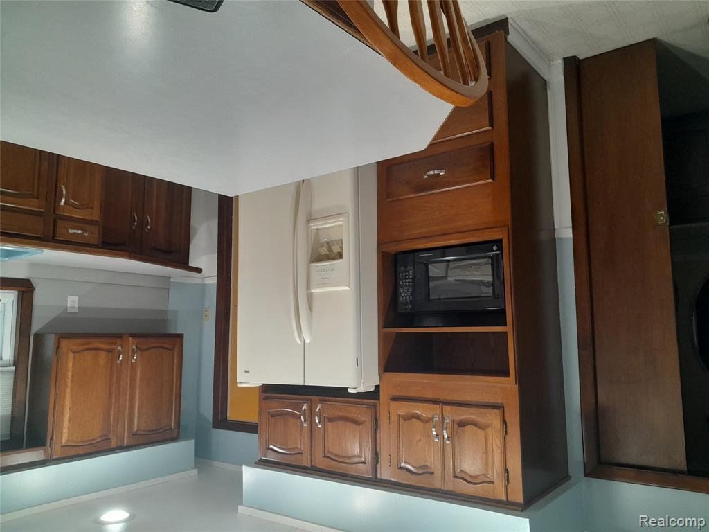 8354 Fenton Road, Grand Blanc, MI 48439 — Photo 23