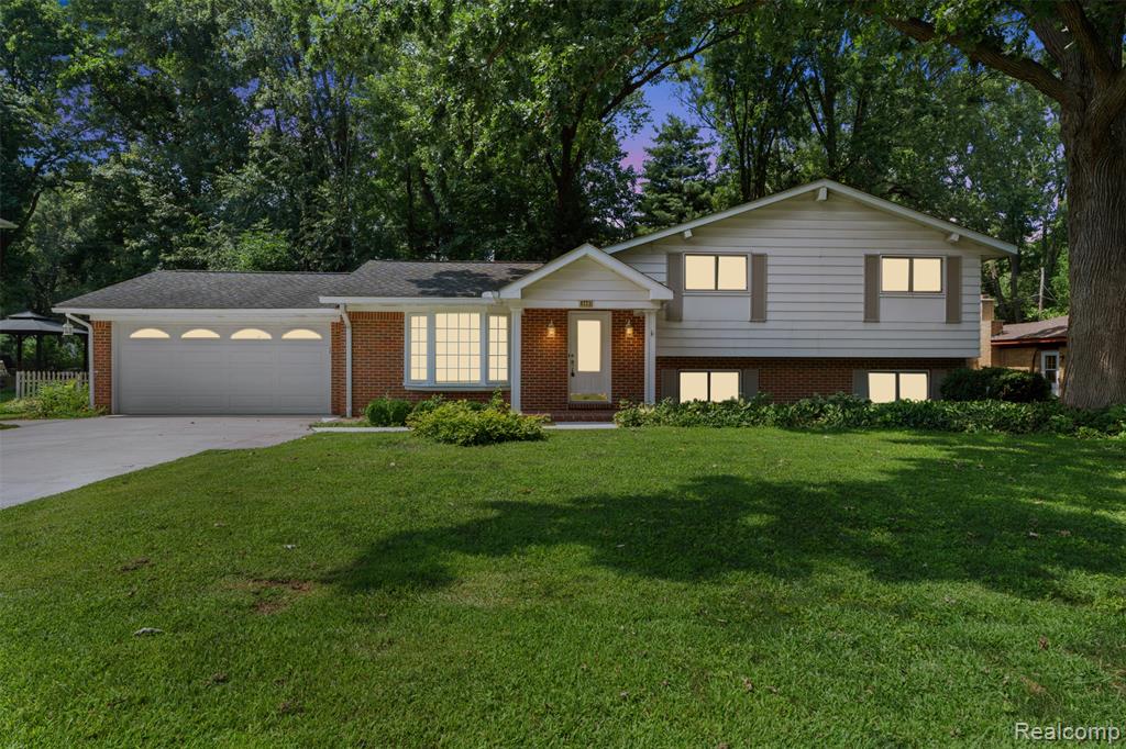 6223 Thorneycroft Drive, Shelby Twp, MI 48316 — front exterior