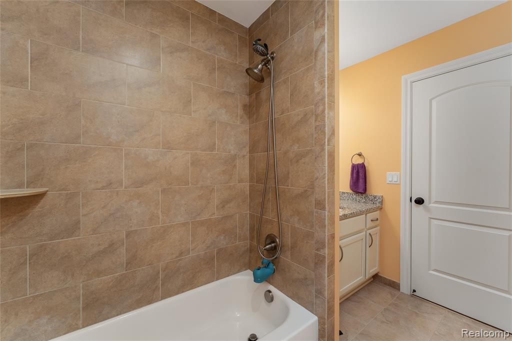 2761 Plum Creek Drive, Oakland, MI — Photo 33