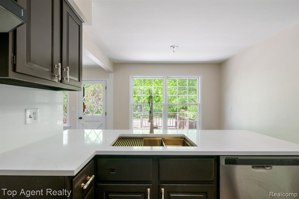 6525 Little Turkey Run, Utica, MI 48317 — Photo 5