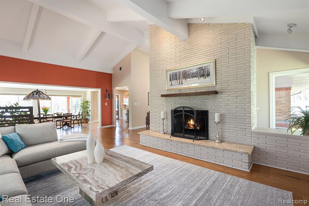 6305 N SHORE Court, West Bloomfield, MI 48324 — Photo 9