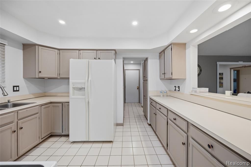 40645 Heatherlea Court, Clinton Twp, MI 48038 — Photo 13
