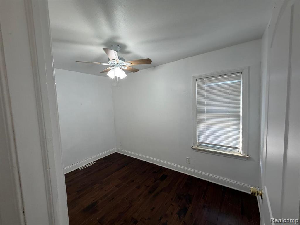 5901 N Vernon Street, Dearborn Heights, MI 48127 — Photo 7