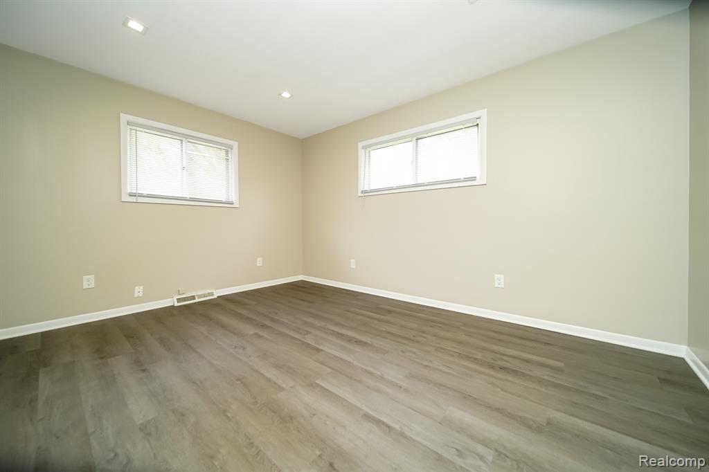 5367 E 13 Mile Road, Warren, MI 48092 — Photo 32