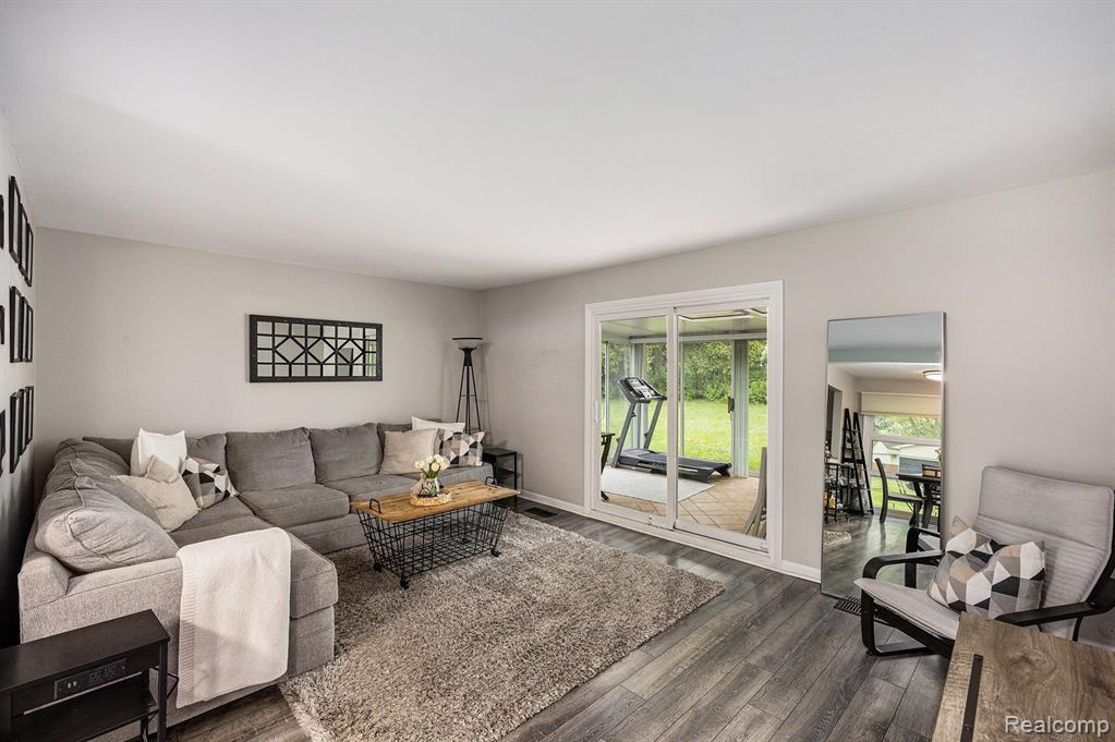 6681 PEAR Lane, Clarkston, MI — Photo 8