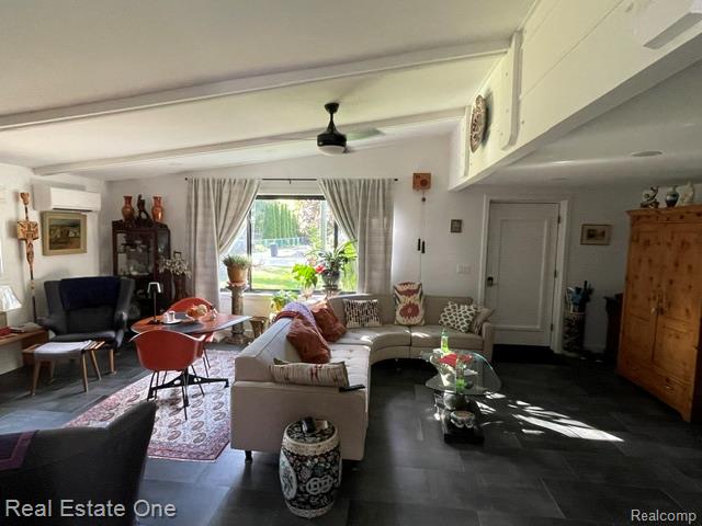 3202 Pridham Street, Keego Harbor, MI 48320 — Photo 2