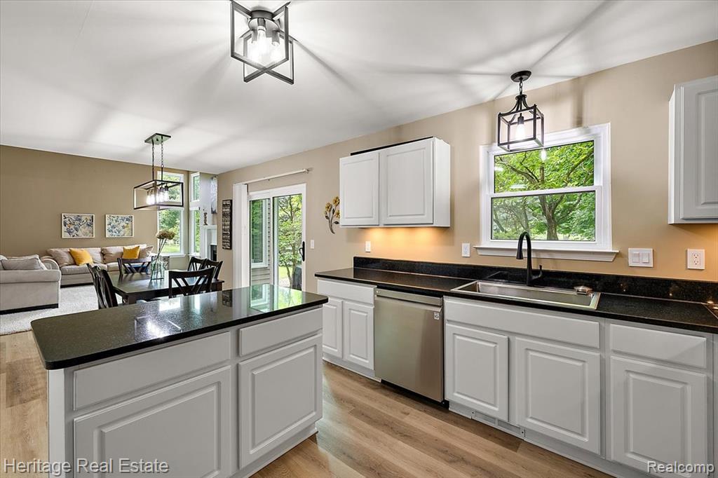 624 Glenmoor Drive, Oxford, MI 48371 — Photo 5