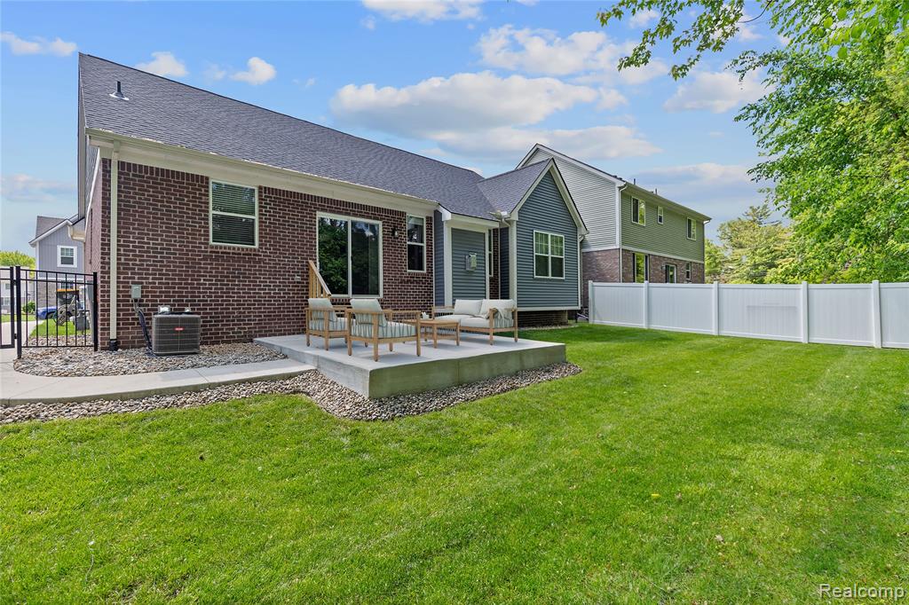 47467 Bayside Circle W, Chesterfield, MI 48047 — Photo 25