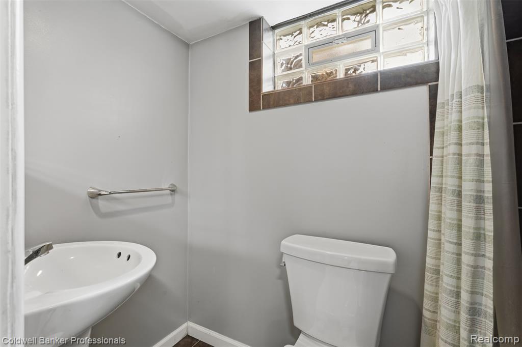 927 Montrose Avenue, Royal Oak, MI 48073 — Photo 24