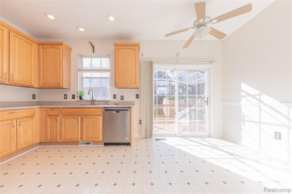 41861 Yeats Drive, Novi, MI — Photo 5