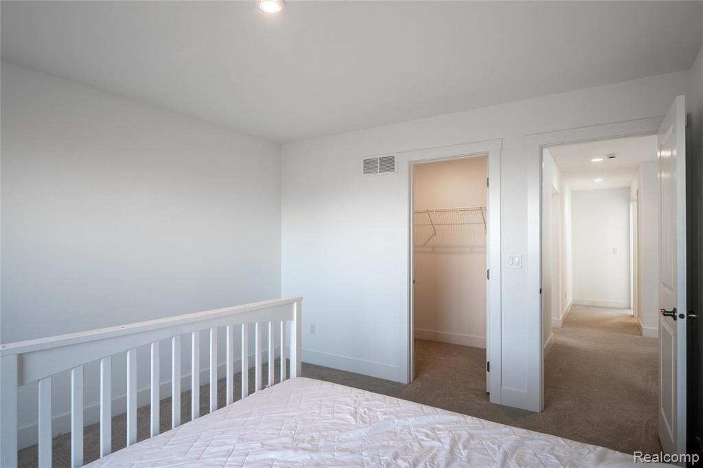 5556 Hobart Court, West Bloomfield, MI — Photo 30