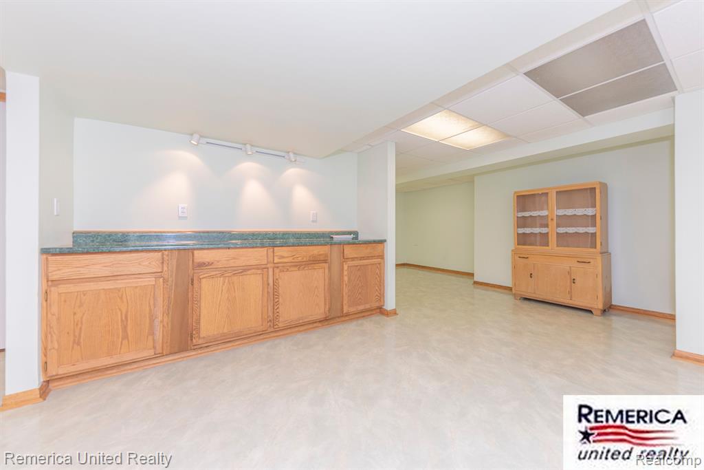 46206 LARCHMONT Drive, Canton, MI 48187 — Photo 41