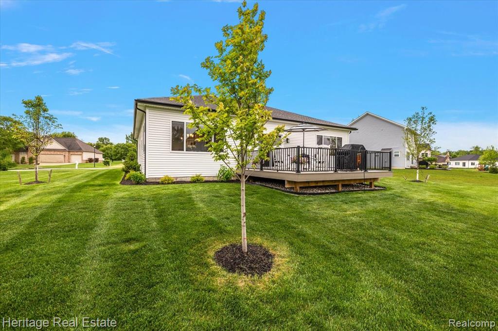 6231 Leighland Drive, Grand Blanc, MI 48439 — Photo 24