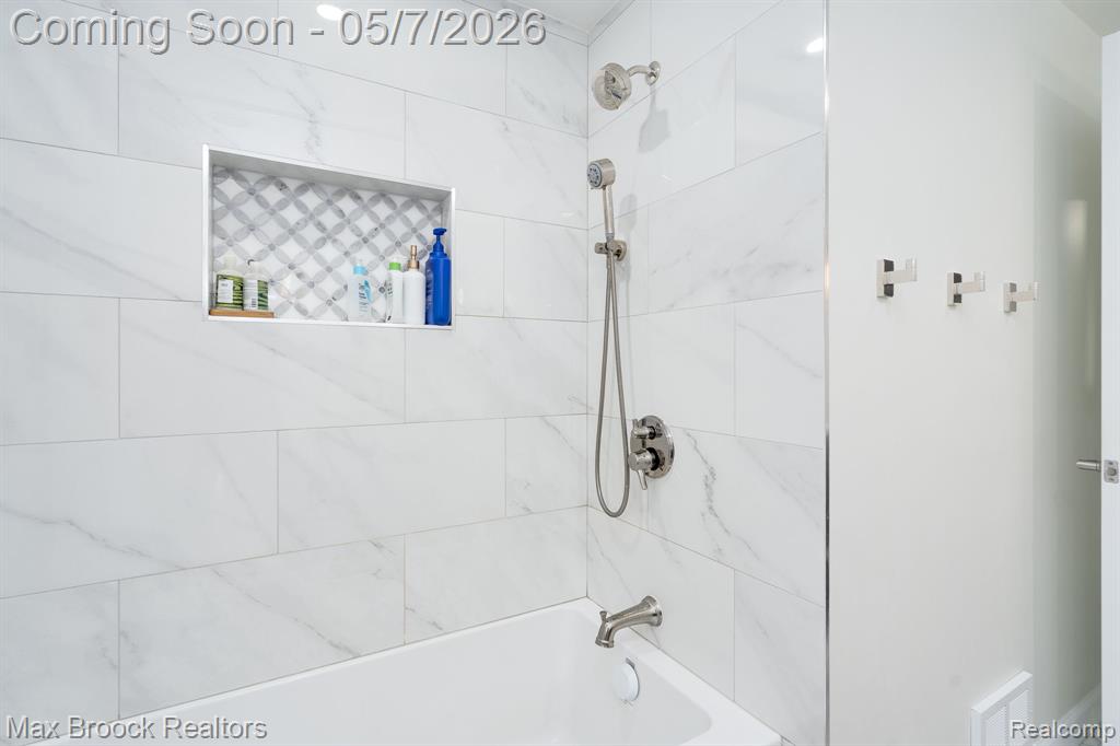 30800 Roberts Drive, Franklin, MI 48025 — Photo 34