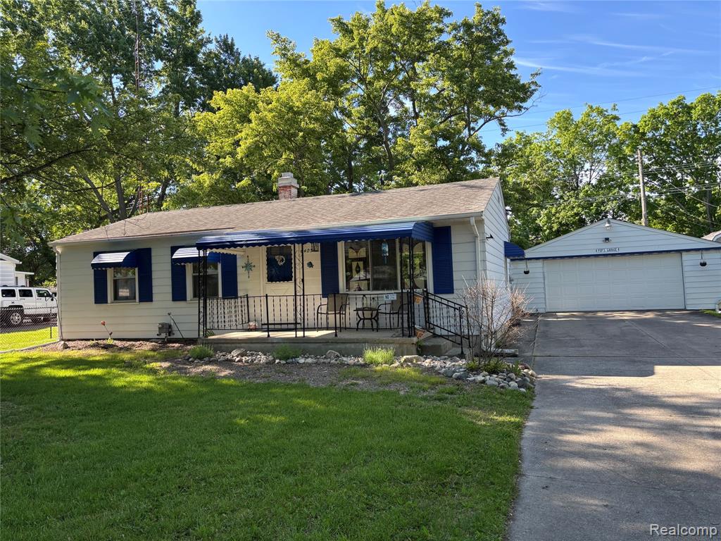 6405 Springdale Dr, Grand Blanc, MI 48439 — front exterior