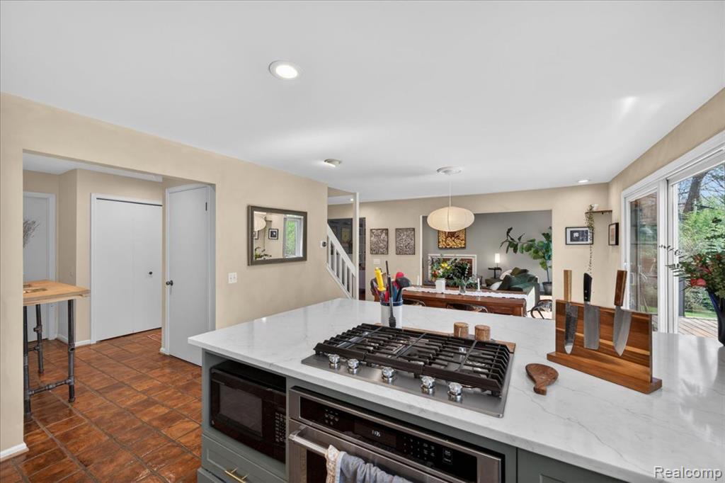 7025 Cedarbank Drive, West Bloomfield, MI 48324 — Photo 13