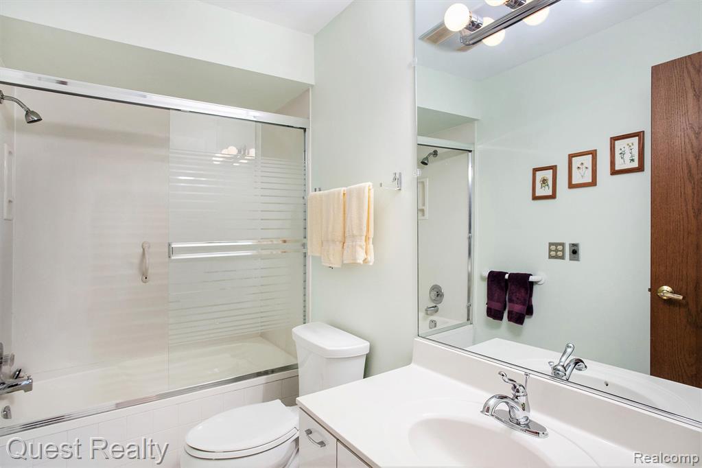 5780 Point Of The Woods Drive, West Bloomfield, MI 48324 — Photo 19