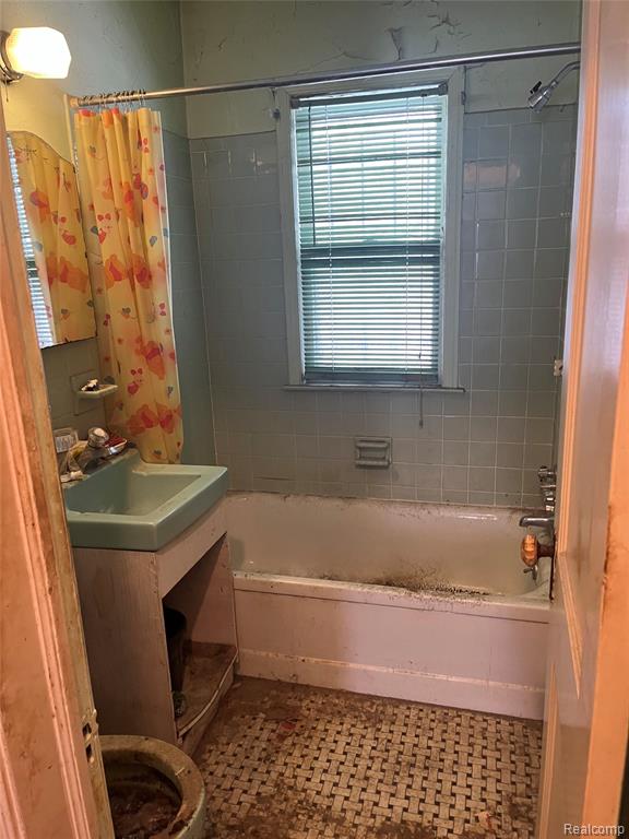 19826 Lyndon Street, Detroit, MI 48223 — Photo 7