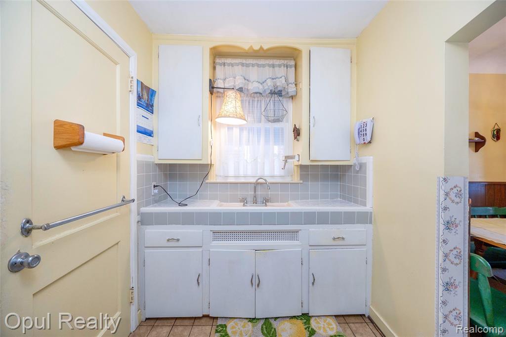 6514 Woodmont Avenue, Detroit, MI 48228 — Photo 6