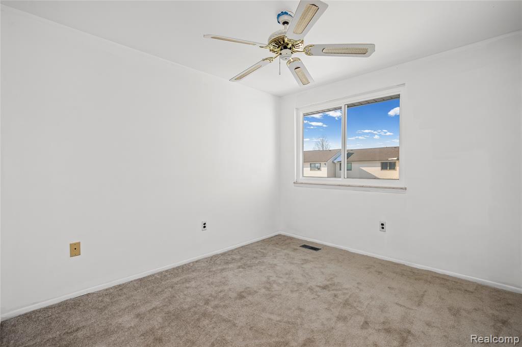 50666 Jefferson Avenue, D8, New Baltimore, MI 48047 — Photo 18