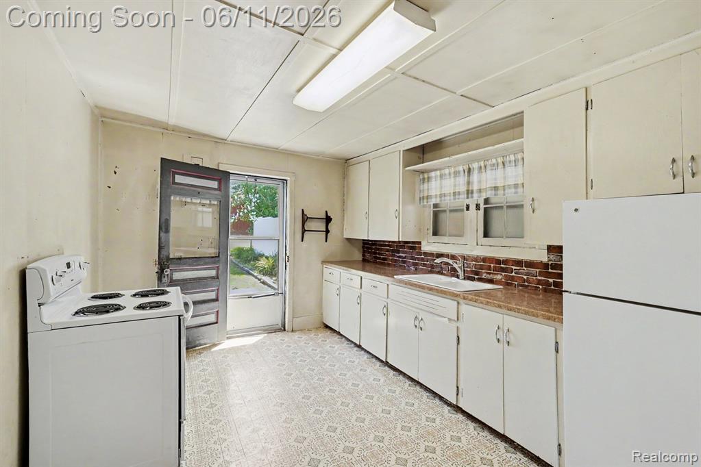 3931 S Shore Drive, Lapeer, MI 48446 — Photo 6