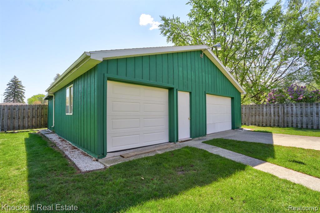 275 S Airport Road, Saginaw, MI 48601 — Photo 42