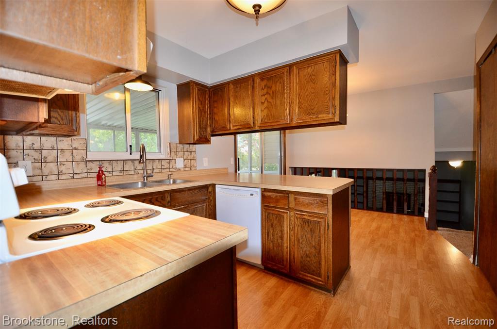 7244 Chapel View Drive, Clarkston, MI — Photo 9