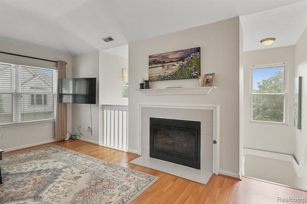 1637 Coburn Drive, Ann Arbor, MI 48108 — Photo 3