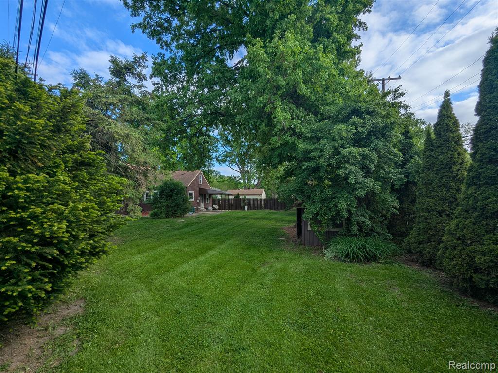 4208 CROISSANT Street, Dearborn Heights, MI 48125 — Photo 17