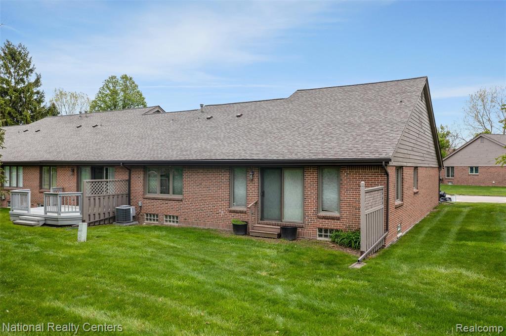16061 Meadows Drive, Macomb, MI 48044 — Photo 20