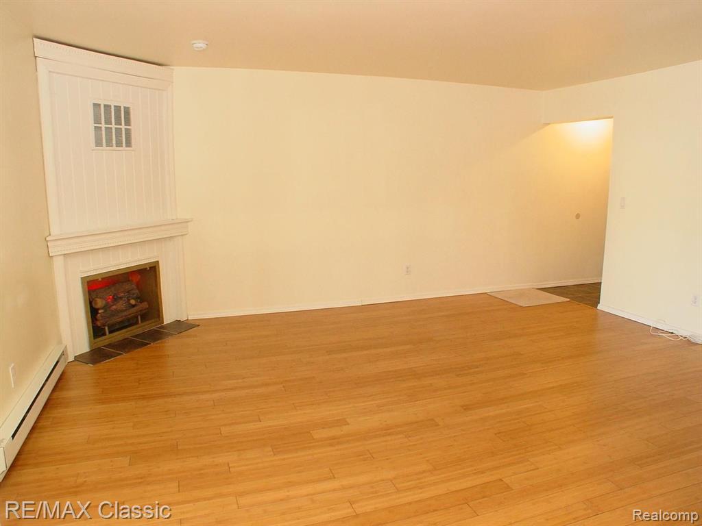 7572 WOODVIEW ST, 1, Westland, MI — Photo 3
