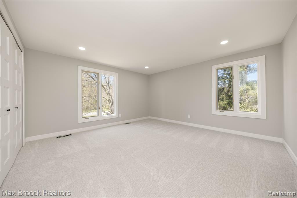 5240 CLARENDON CREST Street, Bloomfield Hills, MI 48302 — Photo 31