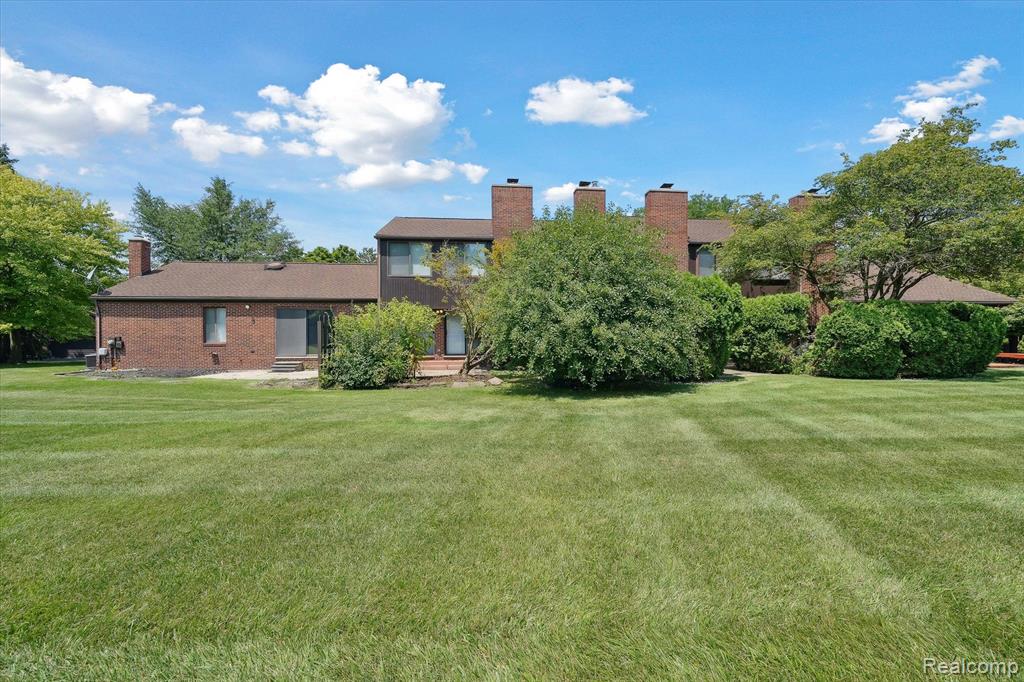 3074 LINDENWOOD Drive, Dearborn, MI 48120 — Photo 24