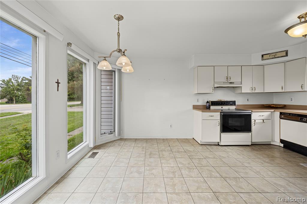 5274 E 14 Mile Road, Warren, MI 48092 — Photo 9
