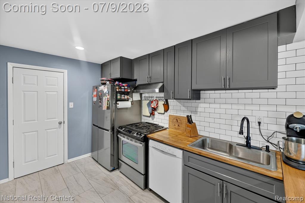 4714 Monterey Avenue, Clarkston, MI 48348 — Photo 8