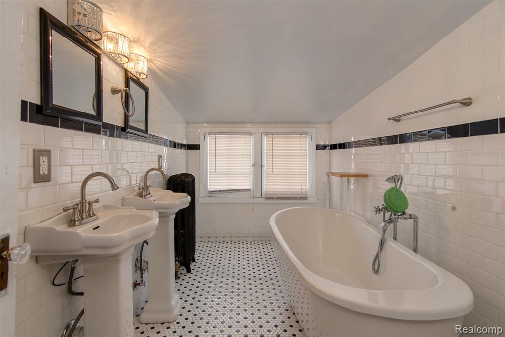 22 Edison Street, Detroit, MI 48202 — Photo 38