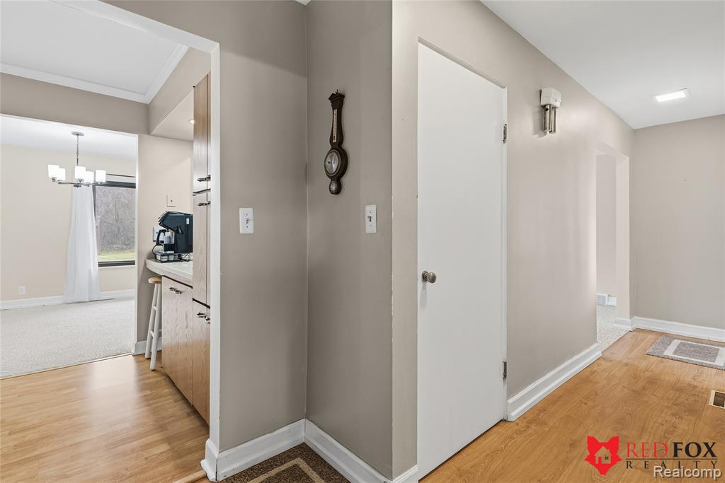 5368 Oaktree Court, Flint, MI 48532 — Photo 18