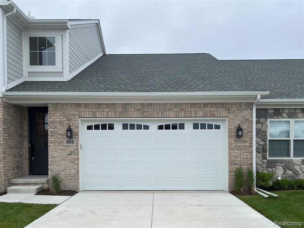 585 HERITAGE Pl, Saint Clair Shores, MI 48080 — Photo 2
