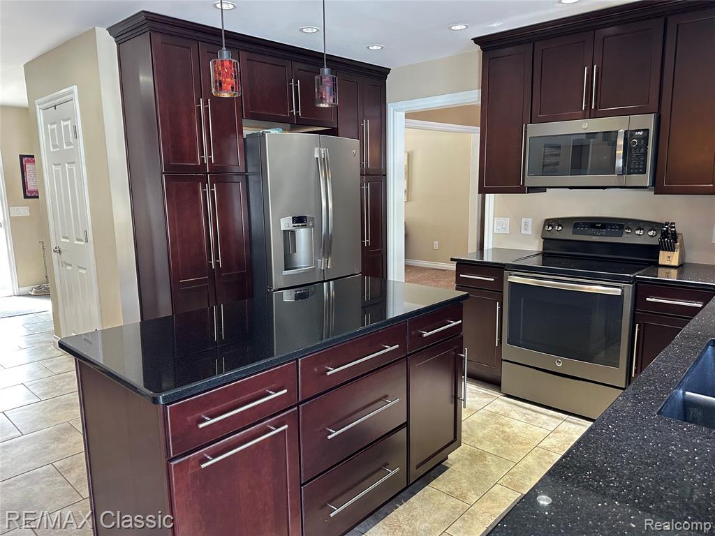 43662 Amber Court, Canton, MI 48188 — Photo 12